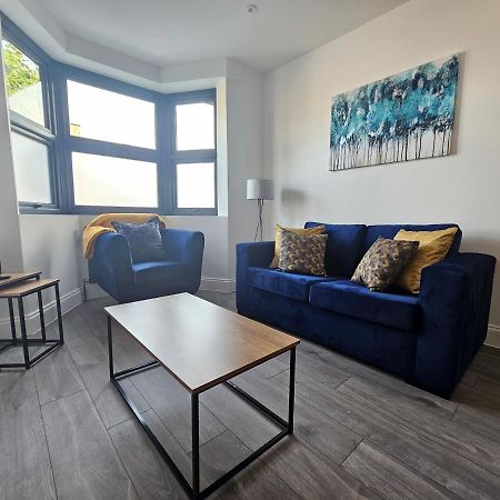 Spacious 4Br House, London, Sleeps 9, Parking Available מראה חיצוני תמונה