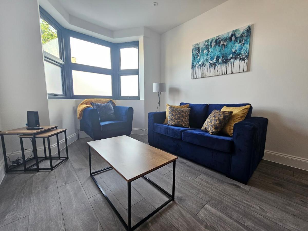 Spacious 4Br House, London, Sleeps 9, Parking Available מראה חיצוני תמונה