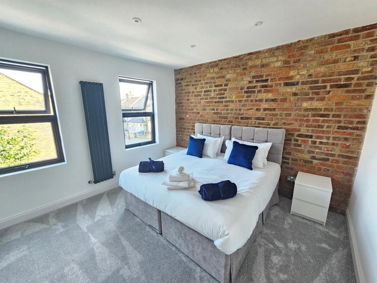 Spacious 4Br House, London, Sleeps 9, Parking Available מראה חיצוני תמונה