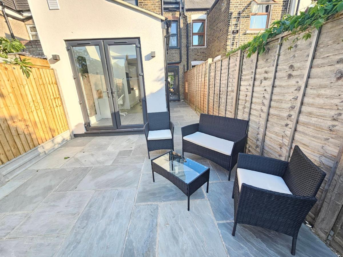 Spacious 4Br House, London, Sleeps 9, Parking Available מראה חיצוני תמונה